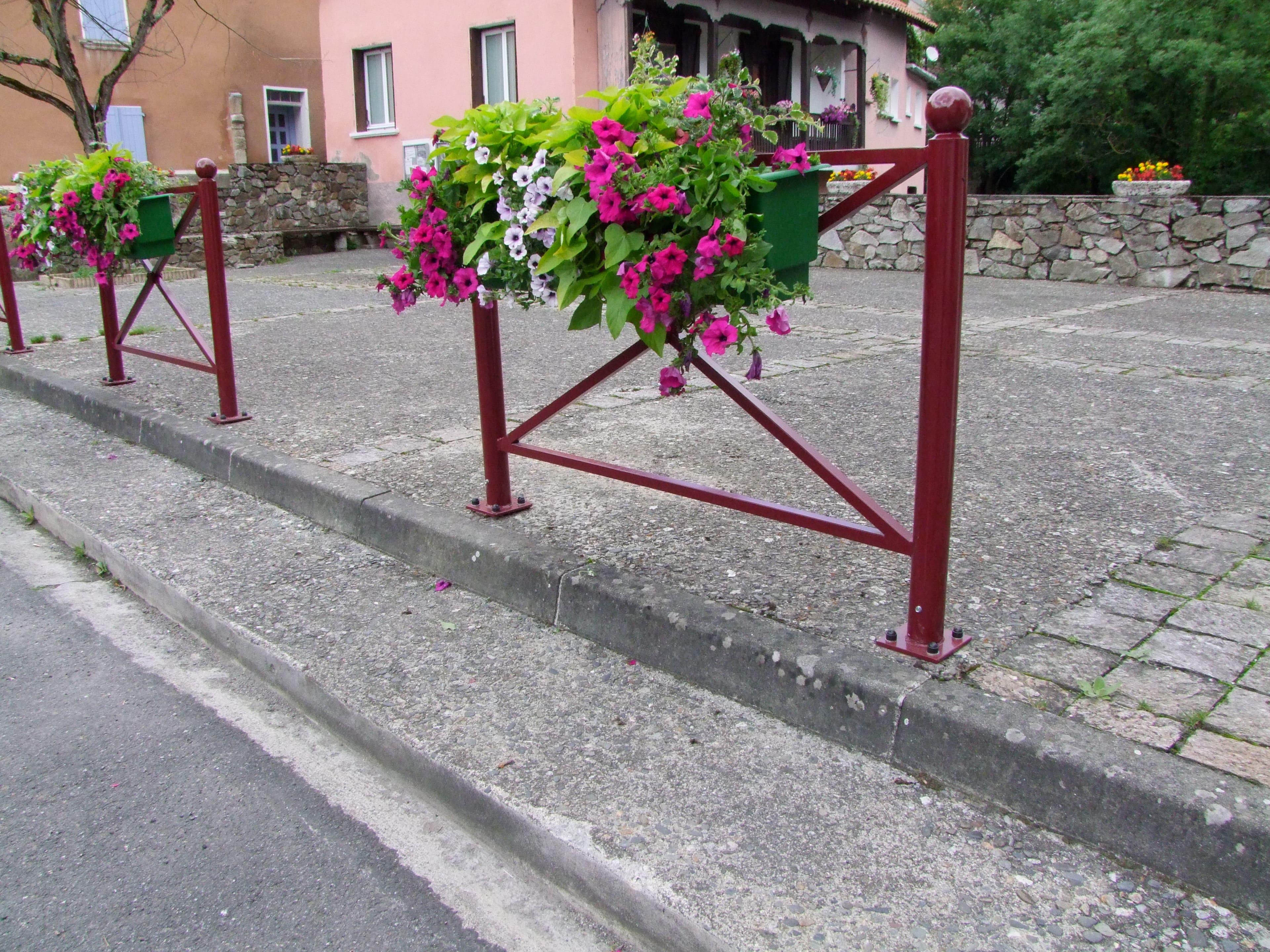 Barrières de ville avec jardinière Pornic sur site